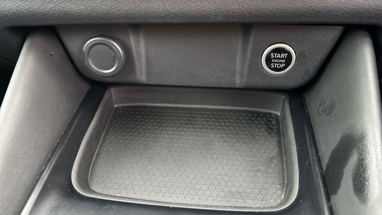 Nissan Qashqai 1.3 DiG-T MH 158 N-Connecta 5dr Xtronic Petrol Hatchback